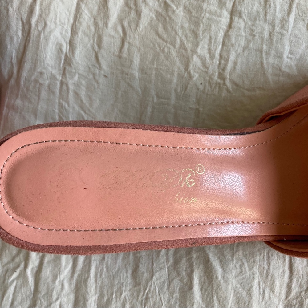 Pink heels - Picture 3 of 5